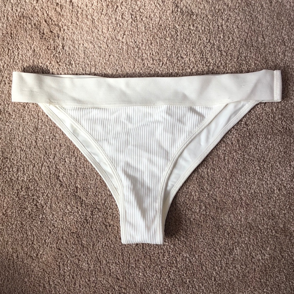 NWOT Frankie’s Drew bottom in white rib 🕊